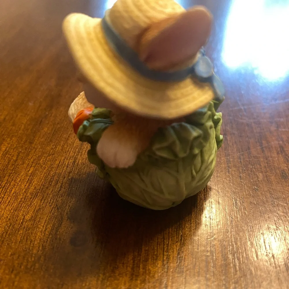 Adorable Bunny Figurines with Hats-1999 Priscilla Hillman 639451 - Picture 8 of 11